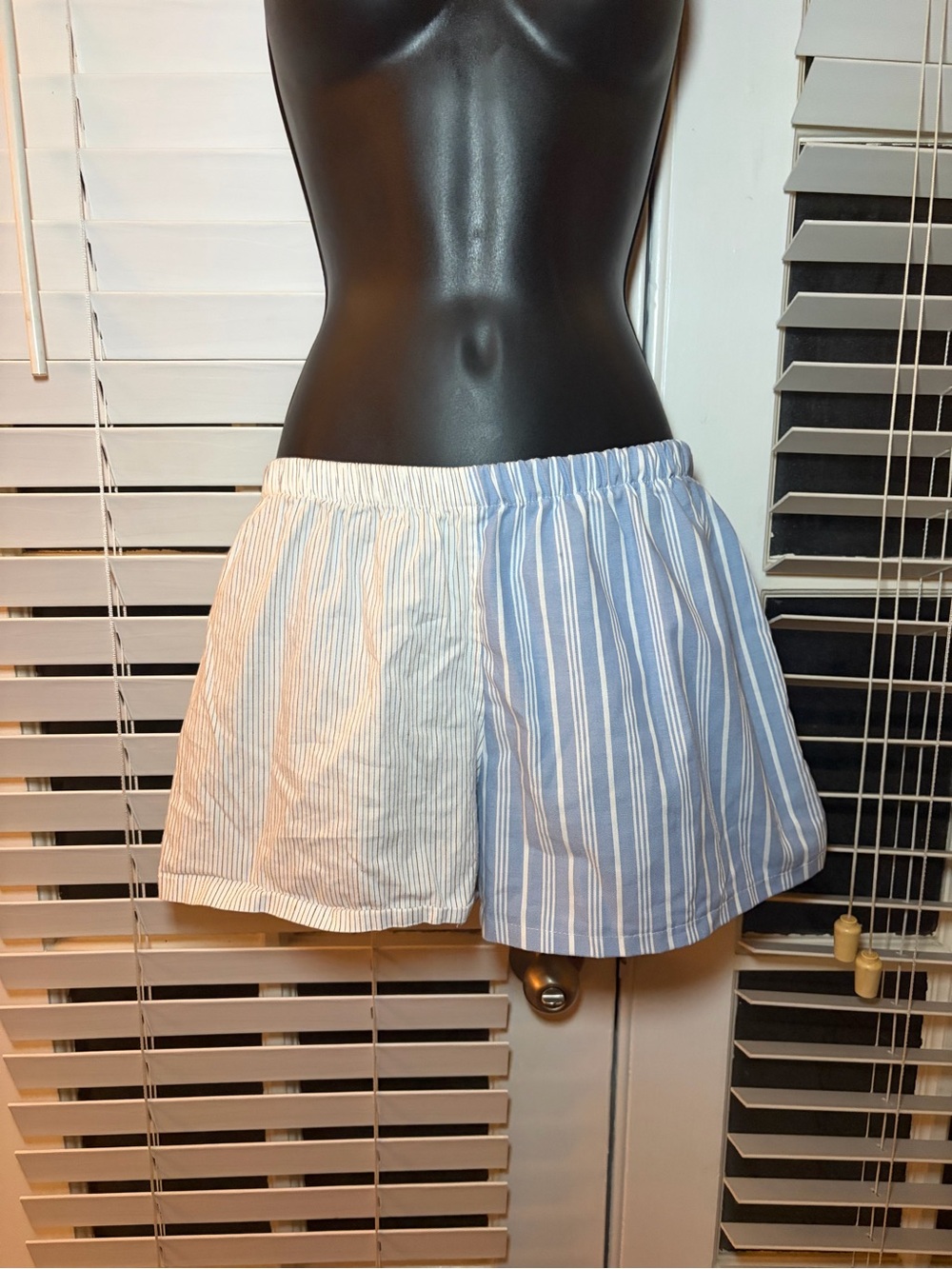 Urban Outfitters Striped Two-Tone Elastic Waist Women’s Shorts - Blue & White